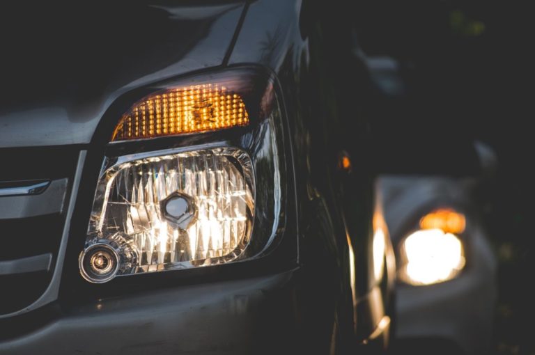 Дальний свет фар и правила дорожного движения